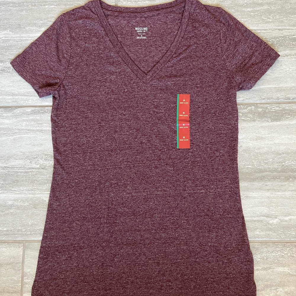 Burgundy Red Mossimo Supply Co. Ladies Short Sleeve V-neck T-shirt Size M NWT